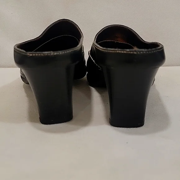 AEROSOLES BLACK LEATHER SLIP-ON 2-1/2" HEELS (sz 9) - Picture 3 of 6